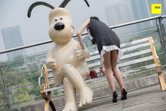 [IESS异思趣向] 姗姗《姗姗的温柔咖啡丝》丝足美腿写真 6th image