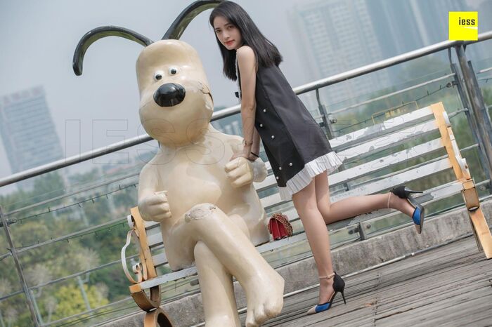 [IESS异思趣向] 姗姗《姗姗的温柔咖啡丝》丝足美腿写真 86th image